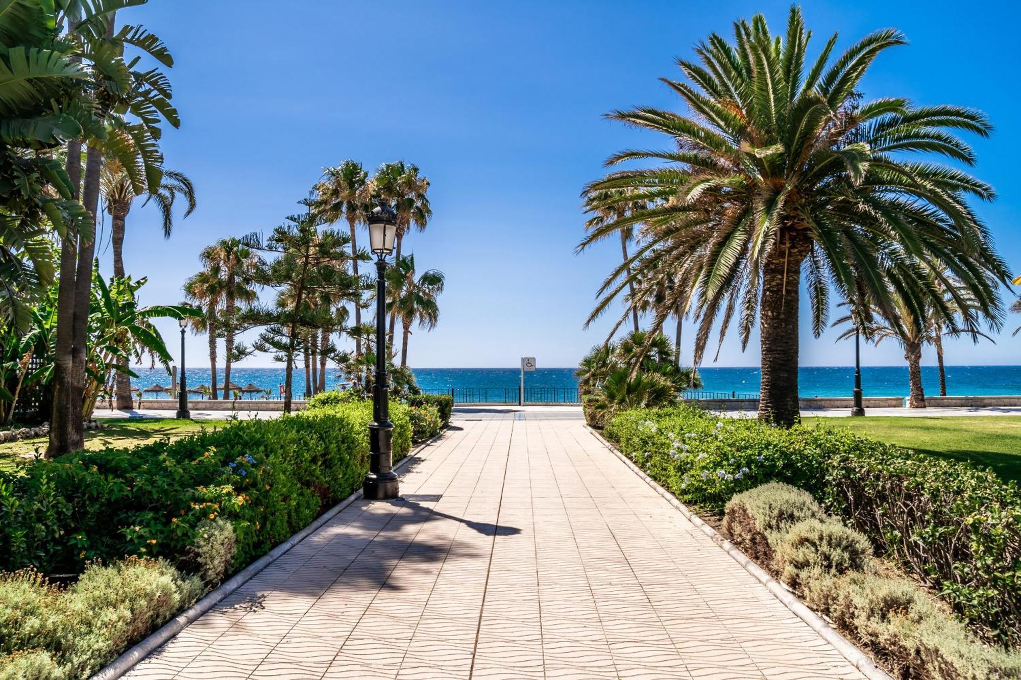 Apartment Beachfront With Parking San Pedro Alcantara Playa 5 Min Puerto Banus *